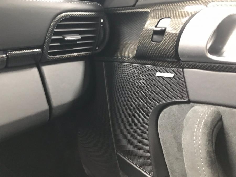 Детали интерьера Porsche 911 GT2 (997) 2008 года  (NA) (фото 74 из 107)